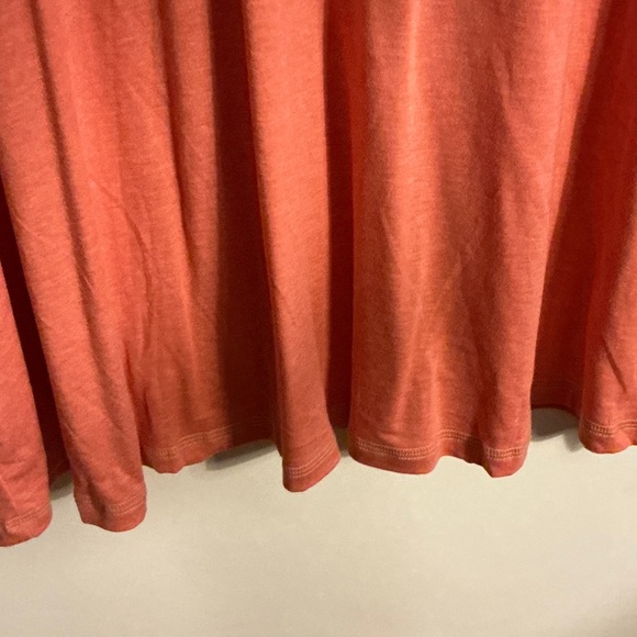 BloomChic Coral V-Neck Short Sleeve Top - Picture 5 of 6